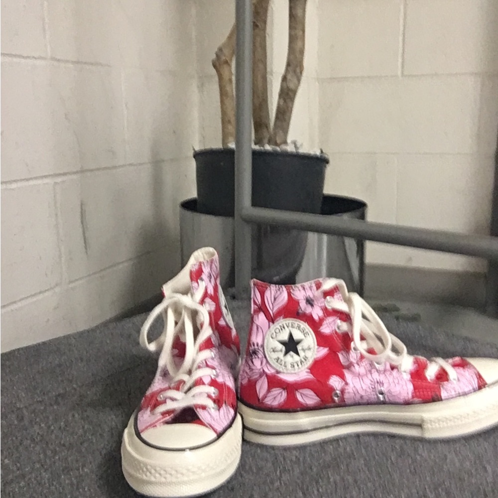 Converse Womens Chuck 70 High Vintage Floral University Red high top sneakers